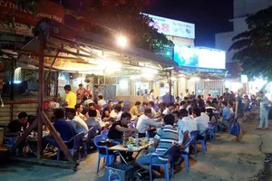 Bỏ quy định cấm bán bia vỉa hè