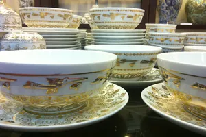  Dân giàu Hà Nội phát sốt đồ gốm vẽ vàng