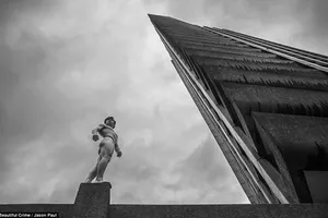 Khỏa thân chạy tự do mạo hiểm gây quỹ từ thiện