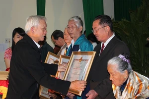 Trao tặng và truy tặng 146 mẹ danh hiệu Bà mẹ Việt Nam anh hùng