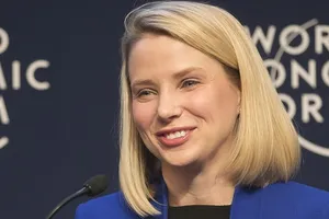 CEO Yahoo mang thai song sinh