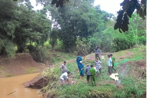 Phát hiện thi thể người đàn ông bên bờ suối