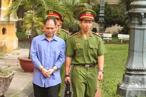 Tài xế taxi đâm chết xe ôm vì chỗ đậu xe 