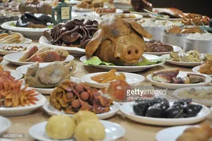 Chiêm ngưỡng bàn tiệc sơn hào hải vị bằng... đá quý