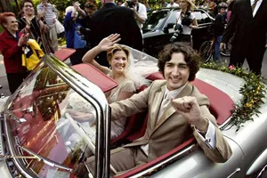 Cuộc đời tân thủ tướng đẹp trai của Canada qua ảnh