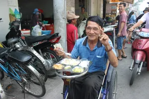 Khai trương quán cơm Nụ Cười 7