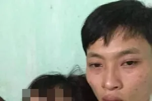 Không được cưới, thanh niên kề dao vào cổ người yêu đòi cùng chết