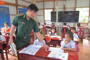 Thăm và chúc tết các chiến sĩ tại cụm đảo Hòn Chuối