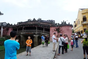 Sẽ xử phạt hướng dẫn viên quỵt vé phố cổ