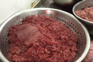 Hai tấn thịt heo 'hóa' thịt bò nhờ hóa chất