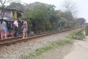 Băng qua đường sắt, cụ bà 72 tuổi tử nạn