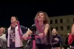 Thích thú với màn trình diễn đạp xe trên đường phố