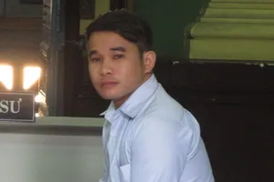 Thủ kho tham ô... nước tương, nước mắm của công ty