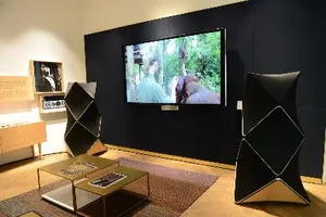 Tận hưởng âm thanh tuyệt hảo của dàn loa hơn 2 tỉ đồng