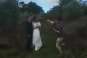 Chết cười với anh thợ chụp ảnh nhí nhố