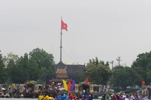 Sôi nổi lễ hội đua ghe trên sông Hương