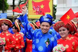 100 cặp đôi dự lễ cưới tập thể trong ngày Quốc khánh 2-9