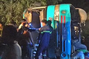 Thêm 1 người tử vong trong vụ lật xe đưa rước công nhân