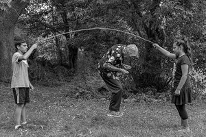 Cụ bà 91 tuổi vẫn cùng con thực hiện dự án nghệ thuật