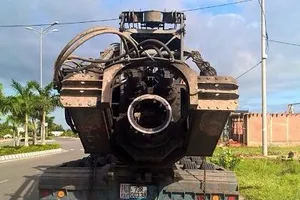 Đoàn xe vận chuyển hàng 'siêu khủng' lại không chịu vào cân xe