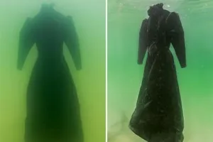 Điều gì xảy ra khi nhúng chiếc đầm xuống biển Chết trong 2 năm