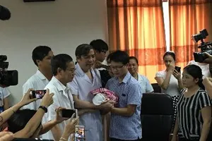 Con trai Thiếu úy Trâm được xuất viện sau hơn 50 ngày điều trị