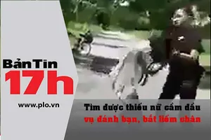 Bản tin 17h:Thiếu nữ cầm đầu vụ bắt bạn liếm chân là ai