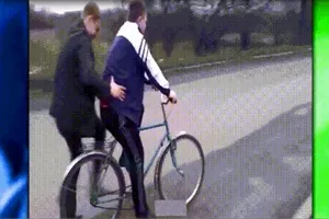 Anh chàng cho đi nhờ xe 'nhọ' nhất năm