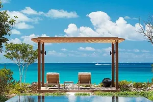 Brad Pitt cô đơn đón lễ Tạ ơn tại đảo 'thiên đường'