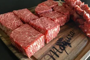 Cho bò ăn chocolate để tăng hương vị thịt