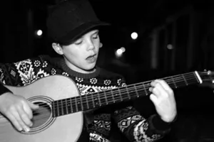 Beckham nhận gạch đá khi để con trai út lấn sân showbiz