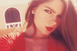 Bị công ty truyền hình sa thải vì... quá đẹp