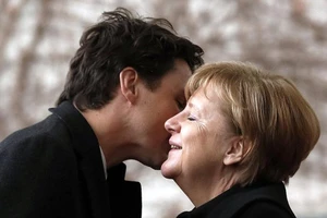 Thủ tướng Trudeau gây thiện cảm với 'bà đầm thép'
