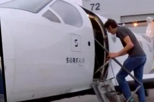 Choáng với kỹ sư đi làm mỗi ngày bằng... máy bay