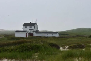 Cụ bà 40 năm sống như Robinson ngoài hoang đảo