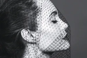 Angelina bị liệt cơ mặt, tăng huyết áp sau ly hôn