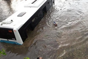 Thổ Nhĩ Kỳ chật vật vì lũ, mưa đá to bằng bóng golf