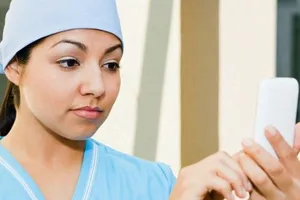 Sốc: Bị sa thải vì quá xinh gái