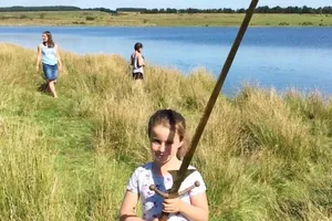 Bé 7 tuổi tìm được gươm báu của vua Arthur?