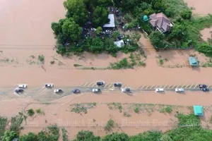 Thái Lan cũng khốn đốn vì bão số 10 Doksuri