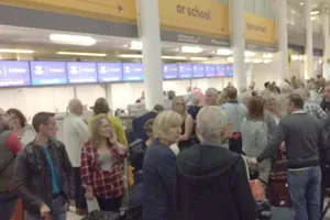 Sự cố máy tính khiến 100 sân bay náo loạn