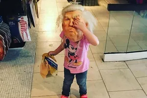 Cháu gái ông Trump mang mặt nạ ông nội dịp Halloween