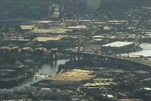 Mỹ đánh sập cầu 78 năm tuổi trong tích tắc