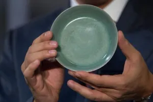 Chén cổ mắc nhất thế giới có giá 860 tỉ đồng