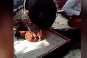 Ngôi trường ép học sinh viết cùng lúc cả hai tay