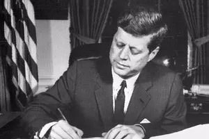 Chữ ký cuối cùng của ông Kennedy được rao bán giá khủng