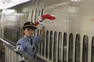 Nhật: Trưởng tàu phải xin lỗi vì khởi hành sớm 20 giây