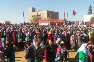 Giẫm đạp vì giành đồ cứu trợ, 15 người chết