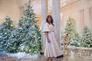 Bà Trump 'phù phép' Nhà Trắng lung linh đón Giáng sinh