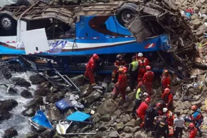 Peru: Xe buýt lao xuống vực, 36 người tử vong